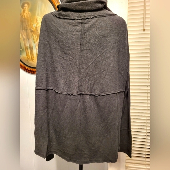 We The Free Women's black oversized Cowl neck Top Small - Picture 11 of 12